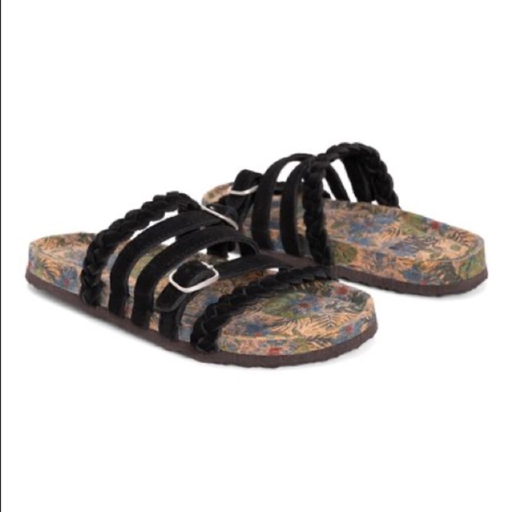 Muk Luks Tropical Terri Terra Turf Suede Sandal